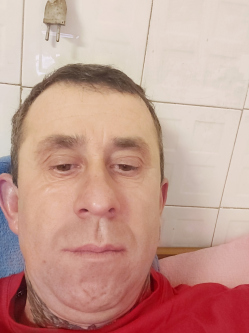 J�n�s, 44 �ves t�rskeres� f�rfi, Orosh�za