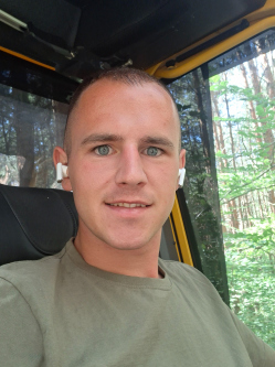 Zsolt, 26 �ves t�rskeres� f�rfi, Nova