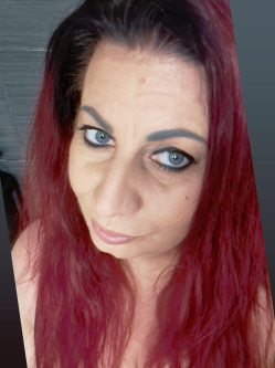Vica, 46 �ves t�rskeres� n�, Gy�ngy�s