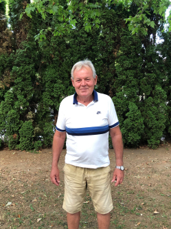 Janusz, 64 �ves t�rskeres� f�rfi, Szarvas
