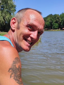 J�zsef, 45 �ves t�rskeres� f�rfi, Fert�szentmikl�s