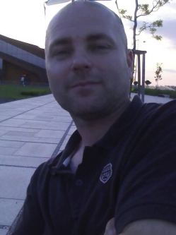 Tam�s, 49 �ves t�rskeres� f�rfi, Mez�t�r