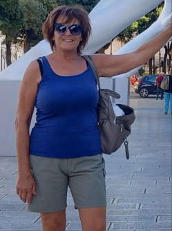 Julianna, 67 �ves t�rskeres� n�, Salg�tarj�n