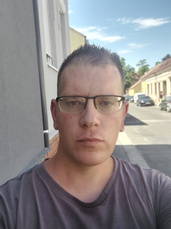 J�zsef, 34 �ves t�rskeres� f�rfi, V�n�ck