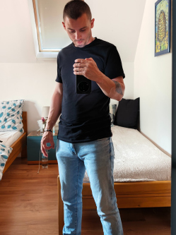 D�niel, 35 �ves t�rskeres� f�rfi, Lenti