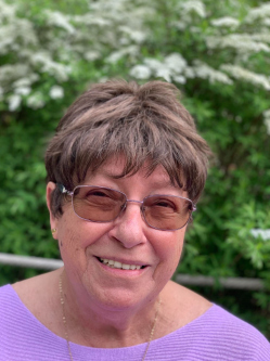 Katalin, 80 �ves t�rskeres� n�, G�d�ll�