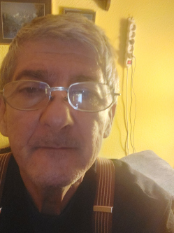 Istv�n, 63 �ves t�rskeres� f�rfi, Cegl�d