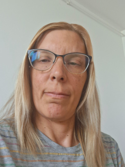 Zsuzsanna, 43 �ves t�rskeres� n�, Mosonmagyar�v�r