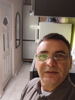 J�zsef, 63 �ves l�batlani t�rskeres� f�rfi