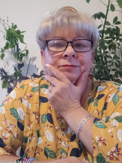 Erika, 65 �ves t�rskeres� n�, Nagyk�nyi
