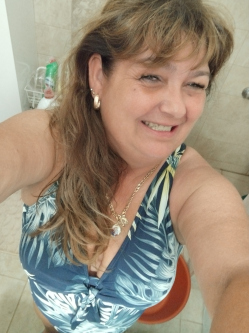 Gy�ngyi, 55 �ves t�rskeres� n�, Attala