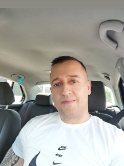 Konstantin, 41 �ves t�rskeres� f�rfi, Gy�ngy�s