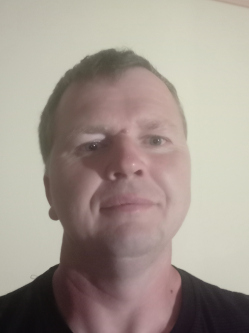 Csaba, 47 �ves t�rskeres� f�rfi, Ny�rlugos