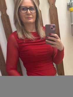 Erika, 45 �ves t�rskeres� n�, Tam�si