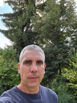 Henrik, 47 �ves t�rskeres� f�rfi, Szigetszentm�rton