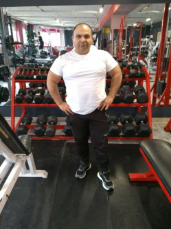 Tomi, 48 �ves t�rskeres� f�rfi, Andornakt�lya