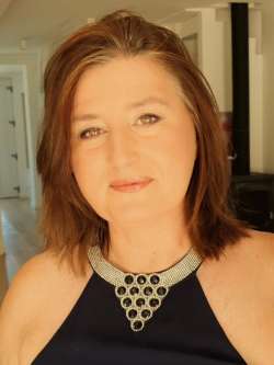 Andrea, 60 �ves t�rskeres� n�, Solym�r