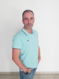 P�ter, 44 �ves t�rskeres� f�rfi, Saj�p�lfala