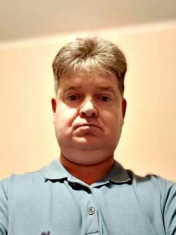 Karcsi, 50 �ves t�rskeres� f�rfi, J�nosh�za