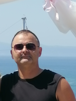 Nimi, 49 �ves t�rskeres� f�rfi, T�szeg