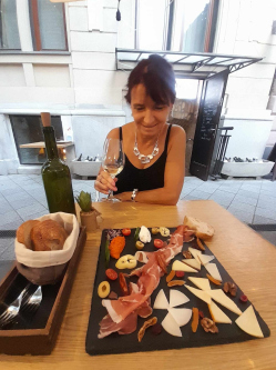 �gi, 61 �ves t�rskeres� n�, Budapest