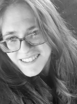 Dorka, 32 �ves t�rskeres� n�, Balassagyarmat