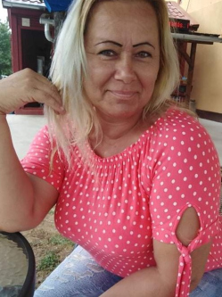 Krisztina, 53 �ves t�rskeres� n�, Cig�nd
