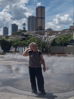 Erika, 68 �ves kerepesi t�rskeres� n�