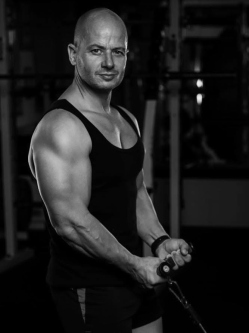 L�szl�, 43 �ves t�rskeres� f�rfi, B�k�s