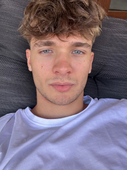 Bence, 19 �ves t�rskeres� f�rfi, Kecskem�t
