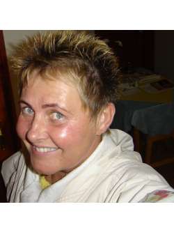 Jutka, 66 �ves j�szber�nyi t�rskeres� n�