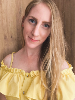 Adrienn, 38 �ves t�rskeres� n�, S�meg