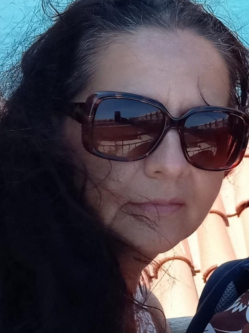 Eszter, 55 �ves t�rskeres� n�, �rd