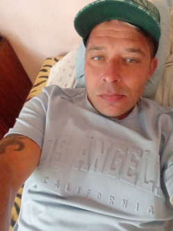Gyula, 38 �ves t�rskeres� f�rfi, Kom�rom