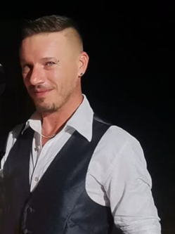 Attila, 45 �ves t�rskeres� f�rfi, Gyula