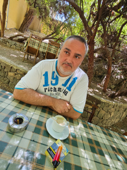 Zoli, 52 �ves t�rskeres� f�rfi, Apc