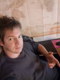 D�nes, 39 �ves gy�li t�rskeres� f�rfi