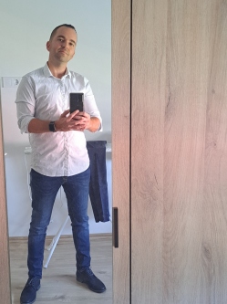 Zsolt, 43 �ves t�rskeres� f�rfi, Harta
