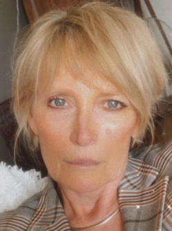 Jol�n, 51 �ves t�rskeres� n�, Sz�kesfeh�rv�r