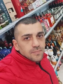 Jozsef, 31 �ves t�rskeres� f�rfi, Hern�d