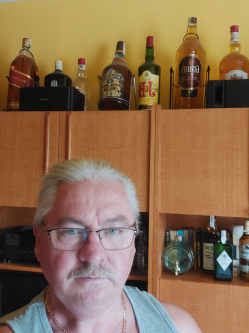 Ferenc, 61 �ves t�rskeres� f�rfi, Ok�ny