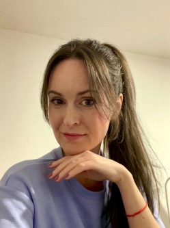 Kl�ri, 44 �ves t�rskeres� n�, Szentendre
