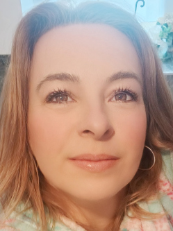 Andrea, 51 �ves t�rskeres� n�, S�ndorfalva