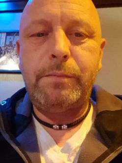 Elek, 53 �ves t�rskeres� f�rfi, Salg�tarj�n