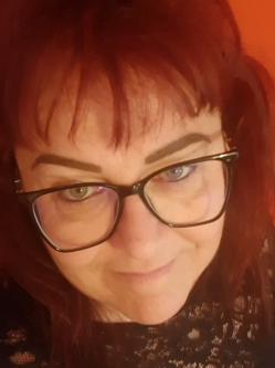 Szilvi, 54 �ves t�rskeres� n�, Sopron