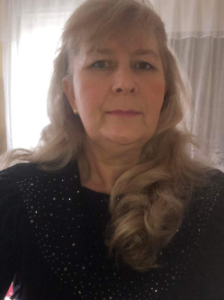 Zsuzska, 57 �ves t�rskeres� n�, J�szd�zsa