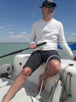 Zoli, 52 �ves t�rskeres� f�rfi, Als��rs