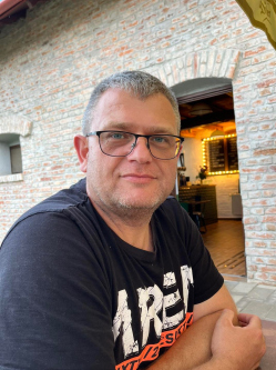 Fec�, 44 �ves t�rskeres� f�rfi, Beretty��jfalu