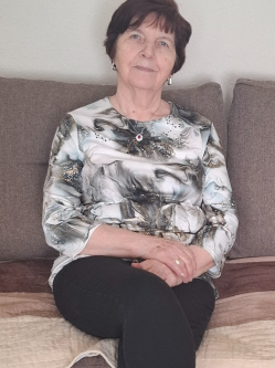 Gy�ngyi, 70 �ves t�rskeres� n�, Gy�r