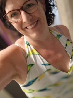 Olga, 43 �ves t�rskeres� n�, Veszpr�m
